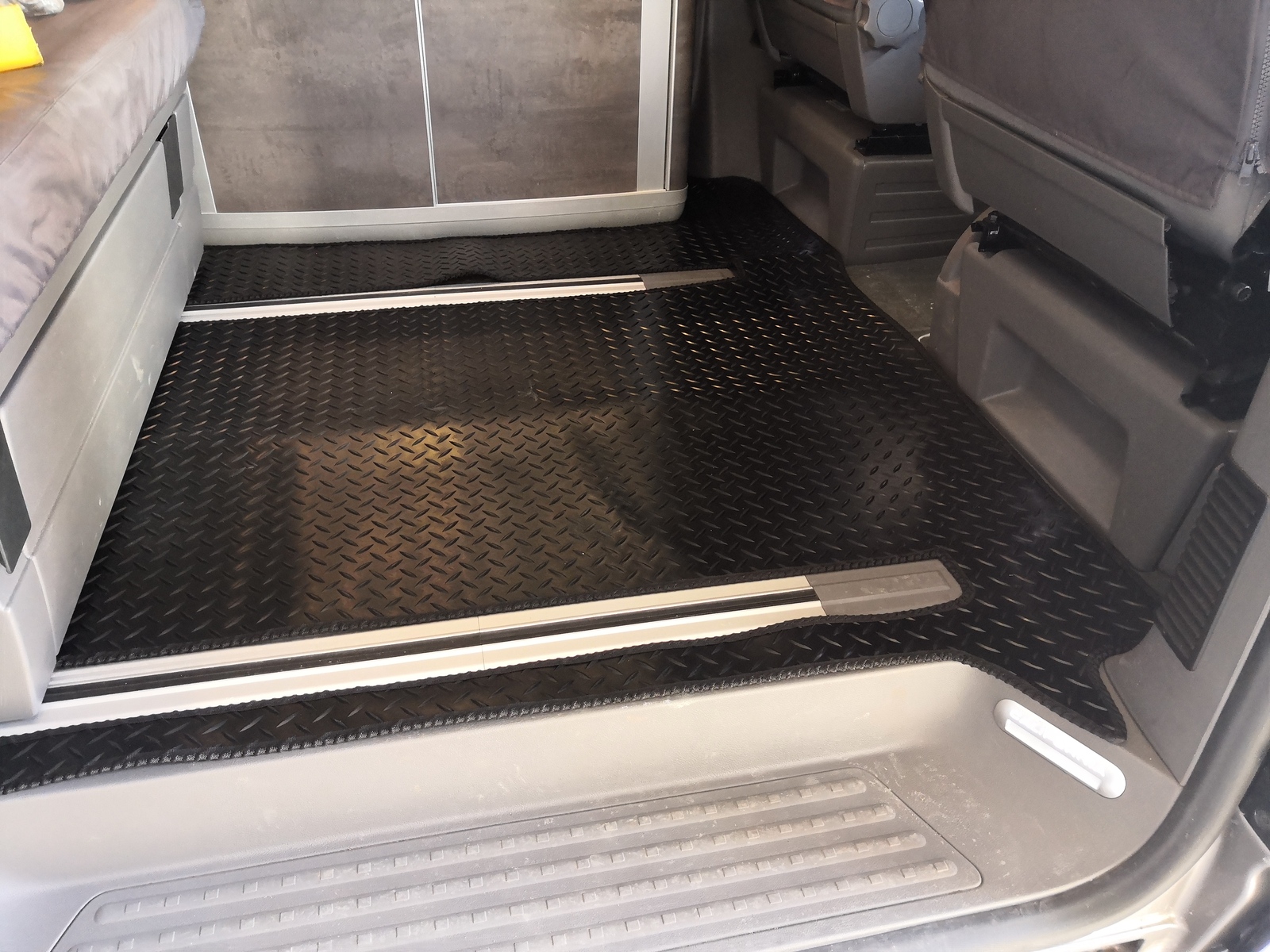 Rubber Mat - Rear Cargo Area [Vanagon Westfalia] Black